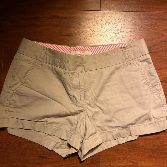 J crew women’s shorts size 6 color beige - Picture 2 of 5